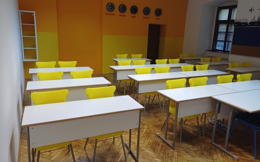 Novi stolovi i stolice